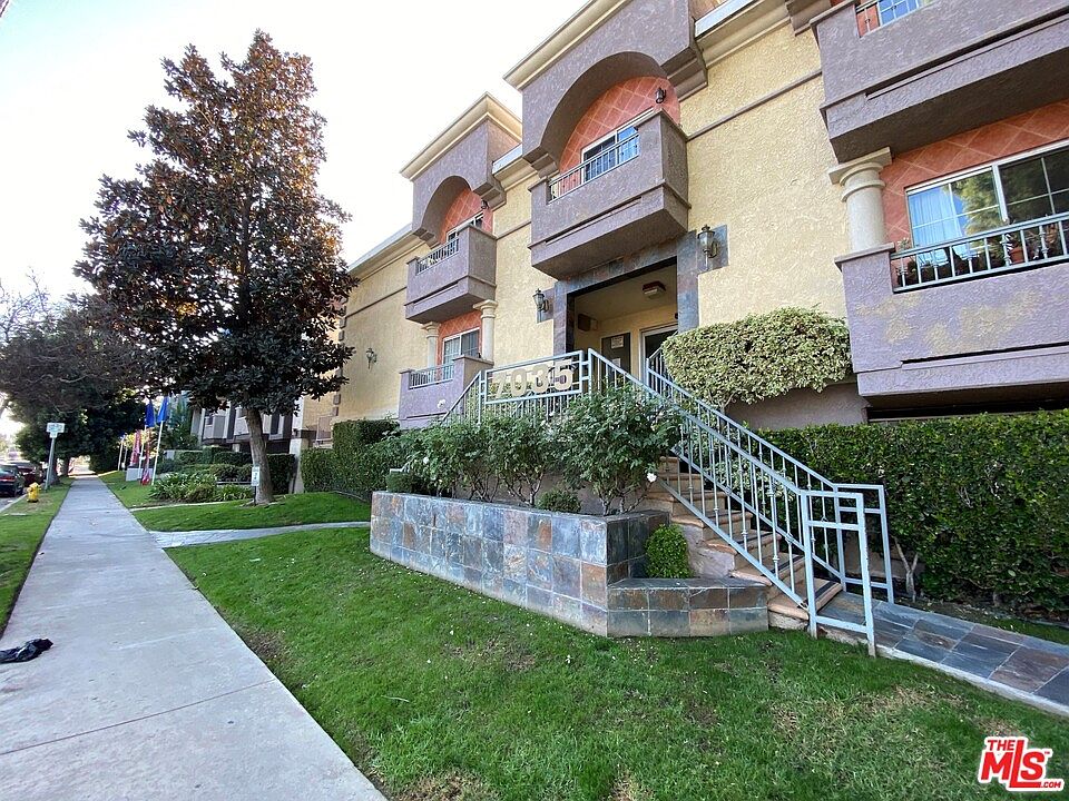 1st image of 7035 Woodley Ave Unit 215