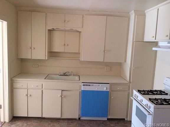 2nd image of 208 N Rogers Ave