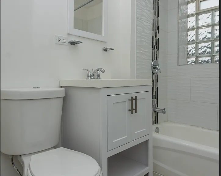 6901 S Prairie Ave — Photo 2