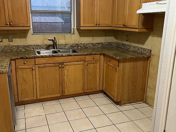 3rd image of 494 Pittman St