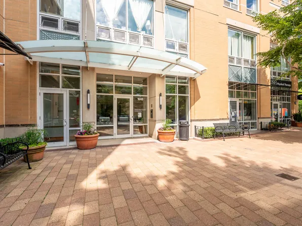 1640 Maple Ave APT 402, Evanston, IL 60201