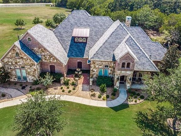 4th image of 1324 Appaloosa Cir