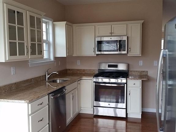 3rd image of 143 Stewarts Ct #308