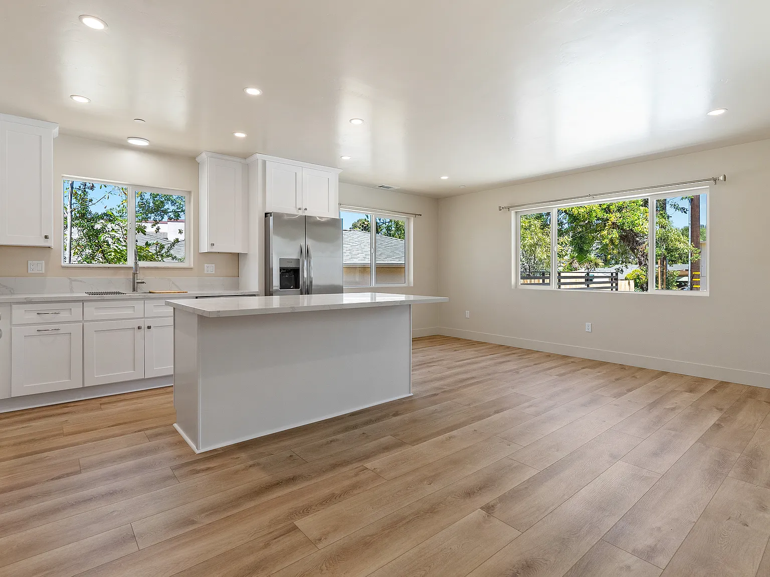 4 bed, 1000 sqft, $8,000 — Photo 4