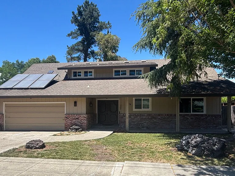 2227 Gainsborough Ave — Photo 1