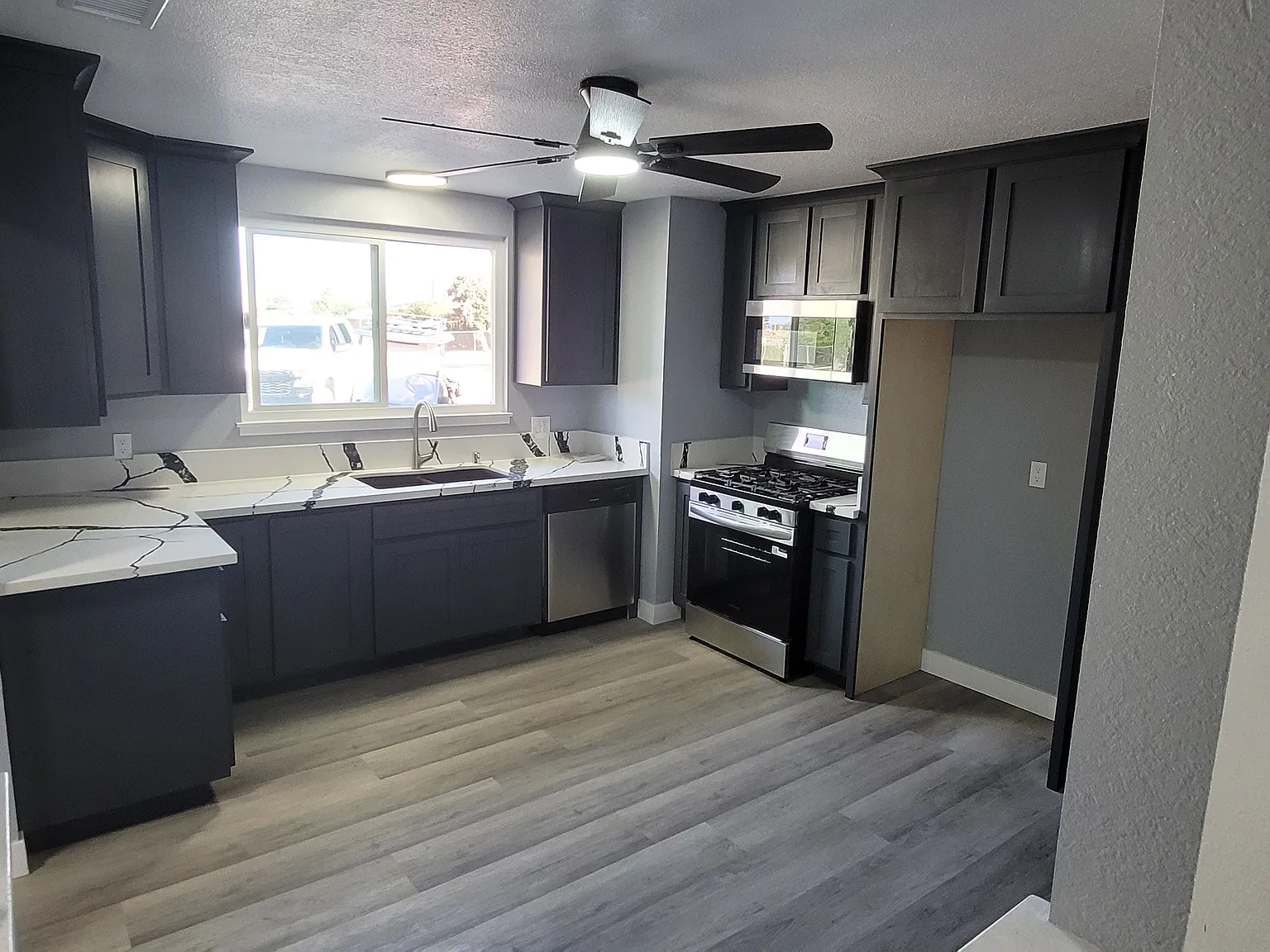 11766 Redwood Ave — Photo 3