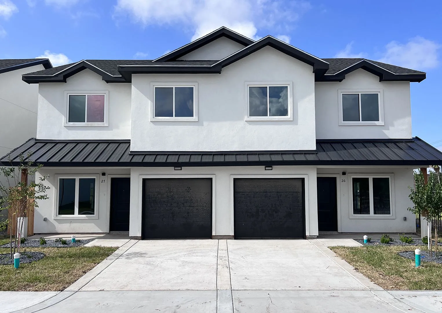 Luxury Townhome In Gated Community (Close to Expressway 281 & Wisconsin) — Photo 4