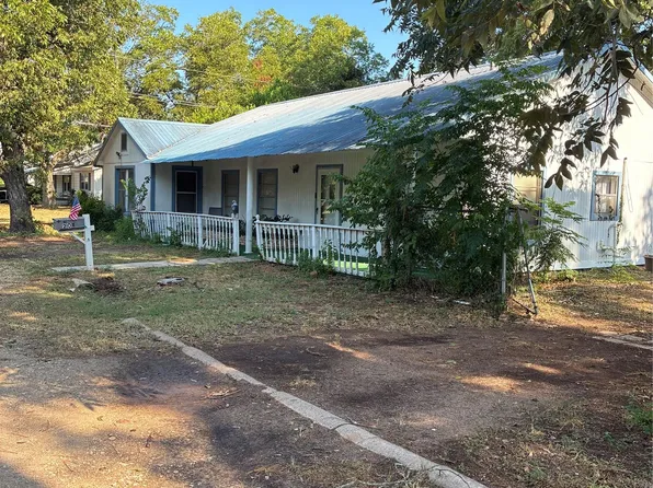 204 NW 5th St, Smithville, TX 78957