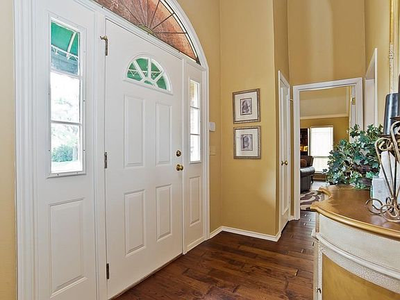 5th image of 2828 Cambridgeshire Dr