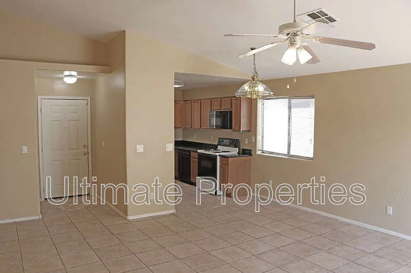 3 bed, 2.0 bath, 1141 sqft, $1,895 — Photo 4