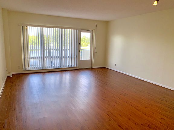 5th image of 340 Sunset Dr APT 308