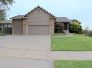 814 S Sunset Cir, Andover, KS 67002