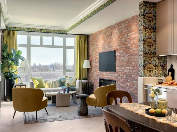 427 Lampson St #314, Esquimalt, BC V9A 5Y6