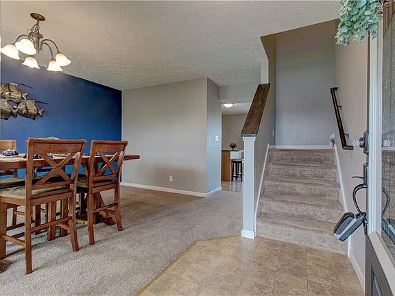 3rd image of 514 Foliage Ln