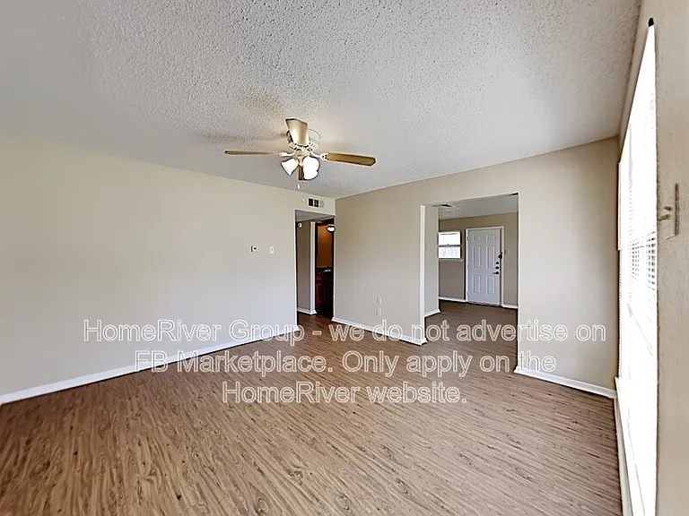 4345 Chestnut Dr — Photo 3