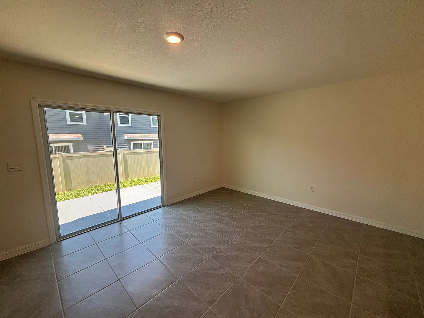 3/2 Townhouse, Great Location — Photo 2