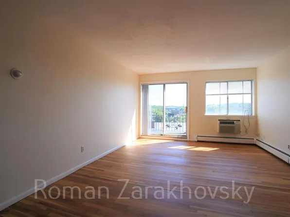 95 Sutherland Rd APT 4C, Boston, MA 02135