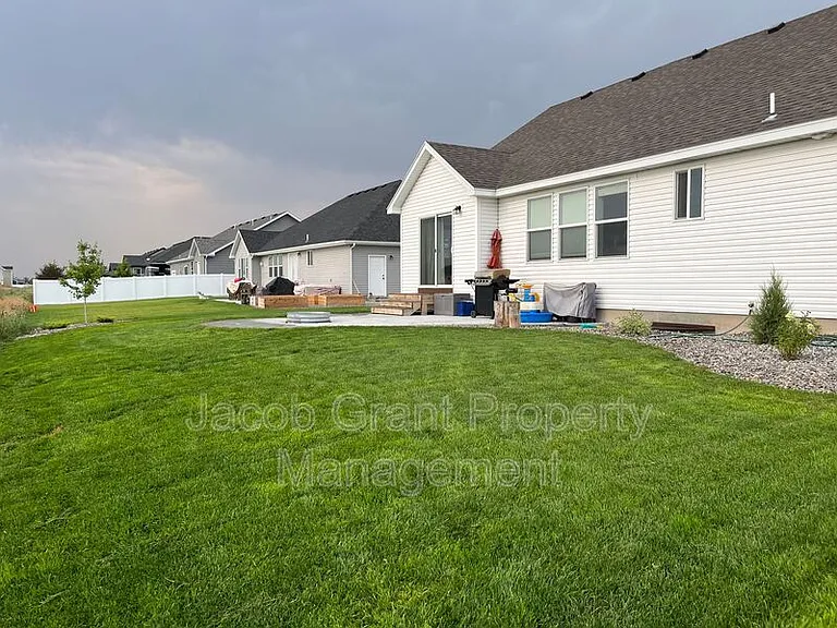 5694 Eaglewood Dr — Photo 19