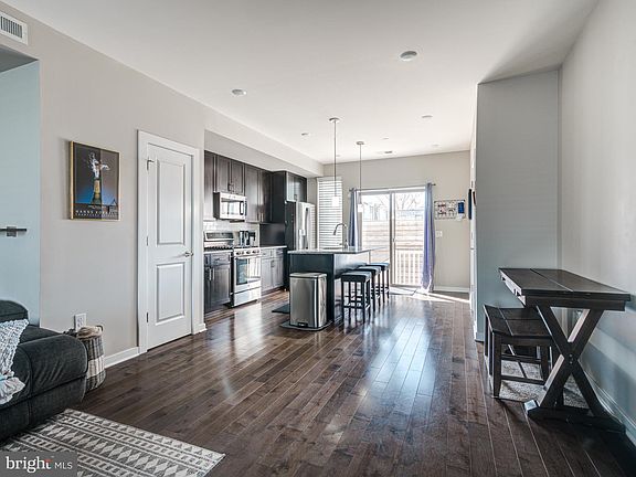 3rd image of 2039 E Lehigh Ave #B61