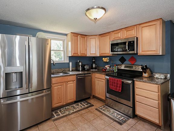 5th image of 419 Cohas Avenue