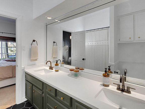 5th image of 3627 Rolling Forest Dr