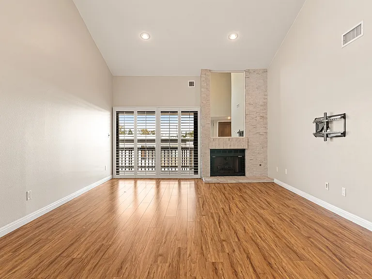 8600 Tuscany Ave #424 — Photo 6