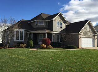 409 Dammann Dr, Eldridge, IA