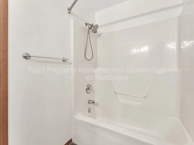 3251 W Scott St — Photo 17