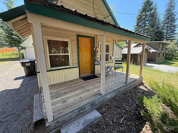 2nd image of 814 Reedy Ln