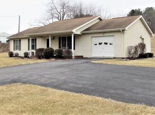 208 Valley View Ave, Rural Retreat, VA 24368