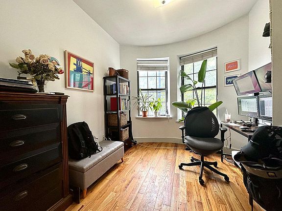 3rd image of 469 Park Pl APT 1B