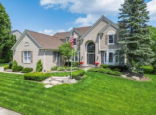 1966 Watson Cir, Rochester, MI 48306