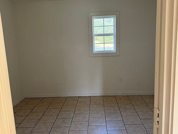 4th image of 303 Russell St