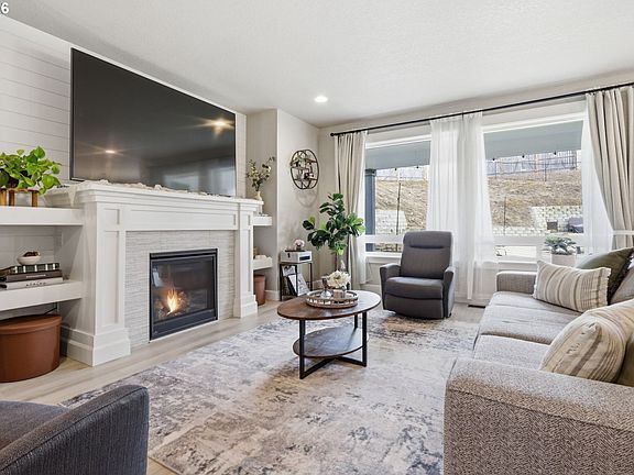 2nd image of 4813 SE Barbara Lynn Way
