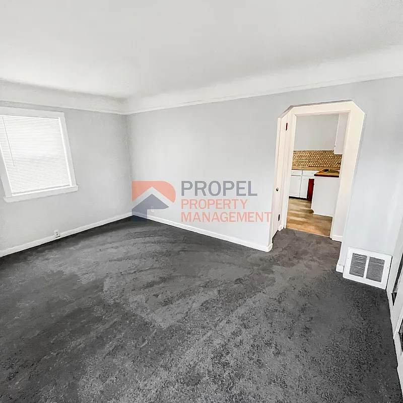 Building Photo - 27645 Avondale St