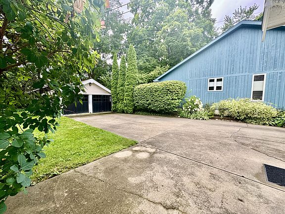 3rd image of 406 Edmund Ave