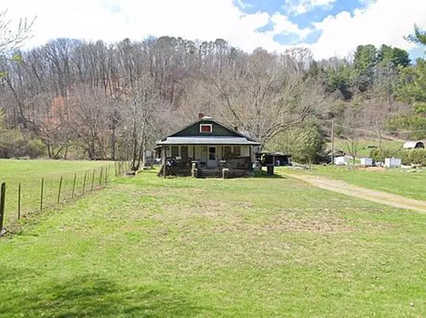 907 Piney Mountain Rd, Waynesville, NC 28786