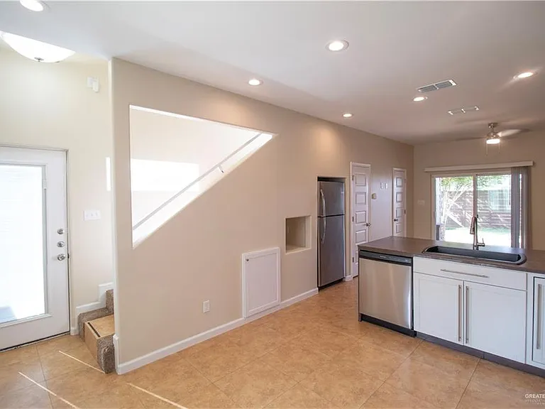1000 E Daffodil Ave #1 — Photo 3