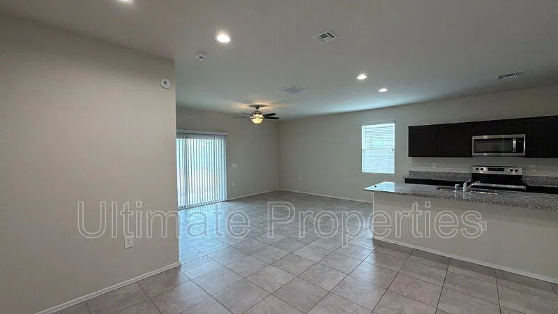 3 bed, 2.0 bath, 1553 sqft, $1,795 — Photo 2