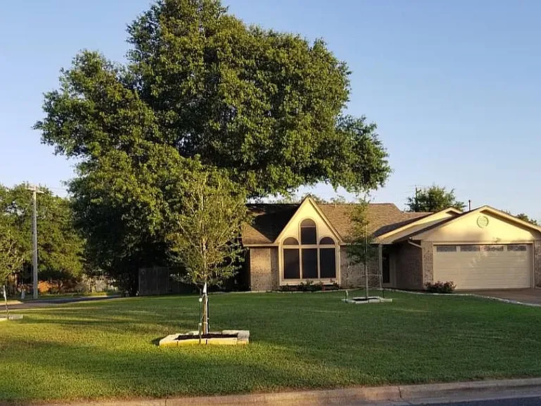 1220 Haley Pl — Photo 1