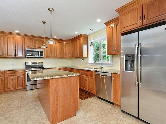 5th image of 12 Julia Dr
