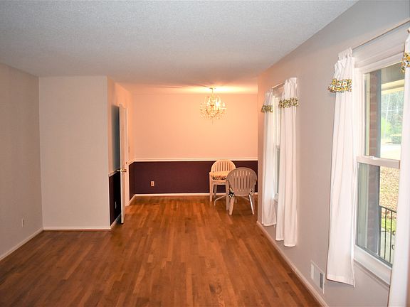 4th image of 425 Pine Forest Dr