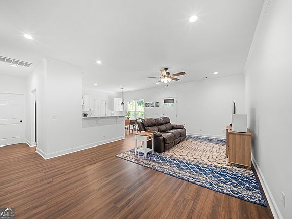 4th image of 212 Camelia Dr