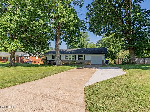 5th image of 412 Woodland Dr