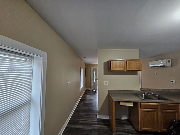 5th image of 405 Edwards Ave