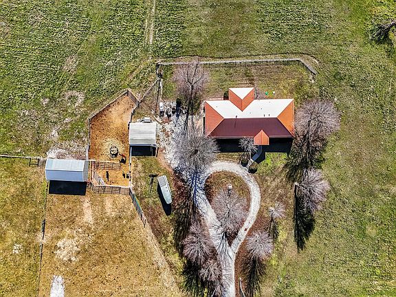 3rd image of 1756 Henderson Road