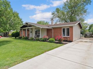 670 Coachway Ln, Hazelwood, MO 63042