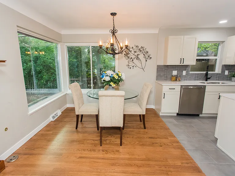 2620 S Holly St — Photo 10