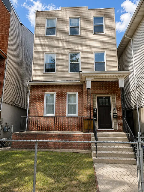 67 Clerk St #2