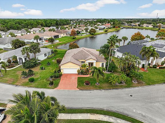 3rd image of 544 SW Lake Manatee Way